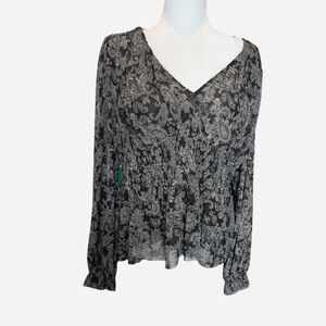 DR2 Black and White Paisley Blouse